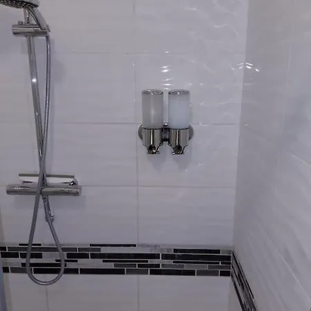 شقة Rdc 42m2 400 M Centre 200 M Gare Tgv Parking Gratuit 250 Places Face Au