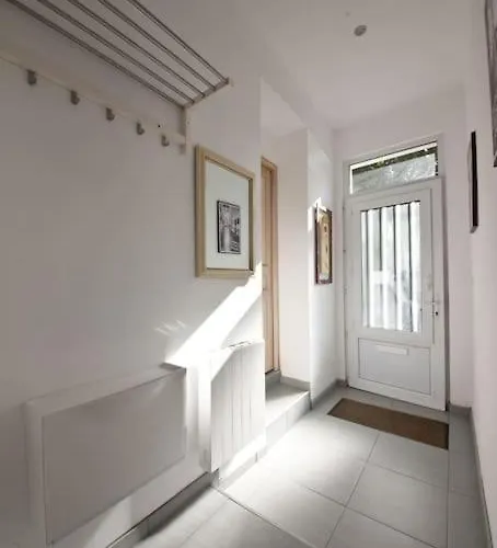 Apartman En Rdc A 200 M Tgv Et De La Fac A 400 M Des Places 250 Places De Parking Face Au *